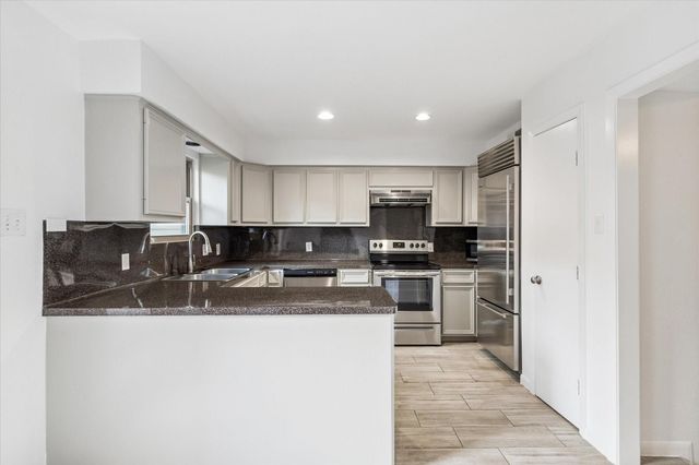 1077 Country Place Drive 1077, Houston, TX 77079