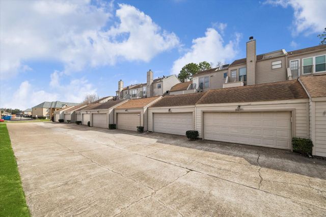 1077 Country Place Drive 1077, Houston, TX 77079