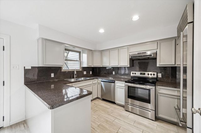 1077 Country Place Drive 1077, Houston, TX 77079