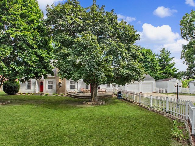 3123 W Grange AVENUE, Greenfield, WI 53221