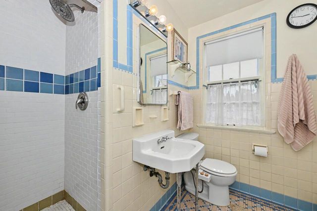 3123 W Grange AVENUE, Greenfield, WI 53221