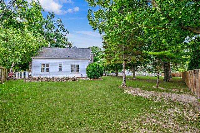 3123 W Grange AVENUE, Greenfield, WI 53221