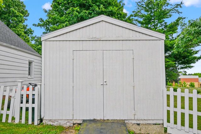 3123 W Grange AVENUE, Greenfield, WI 53221