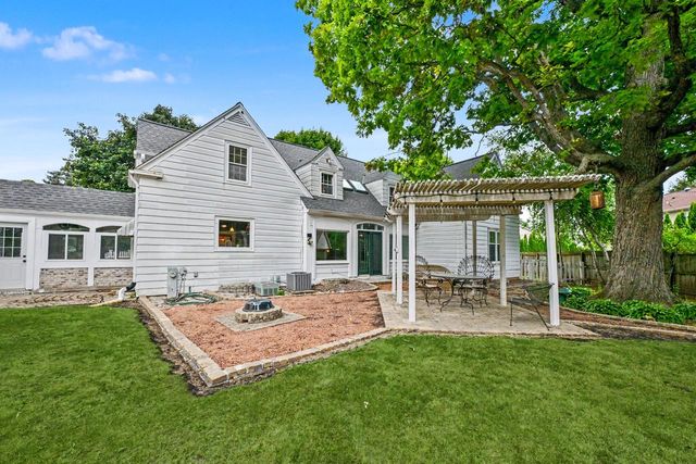 3123 W Grange AVENUE, Greenfield, WI 53221