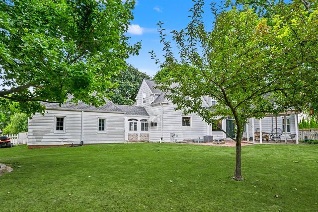3123 W Grange AVENUE, Greenfield, WI 53221