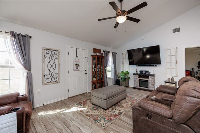 450 County Road 3073, Orange Grove, TX 78372
