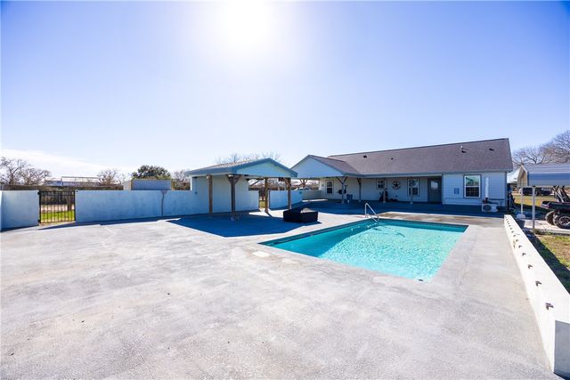 450 County Road 3073, Orange Grove, TX 78372