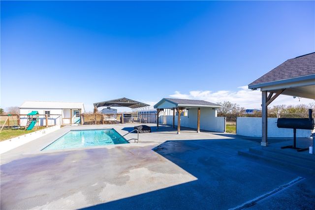 450 County Road 3073, Orange Grove, TX 78372