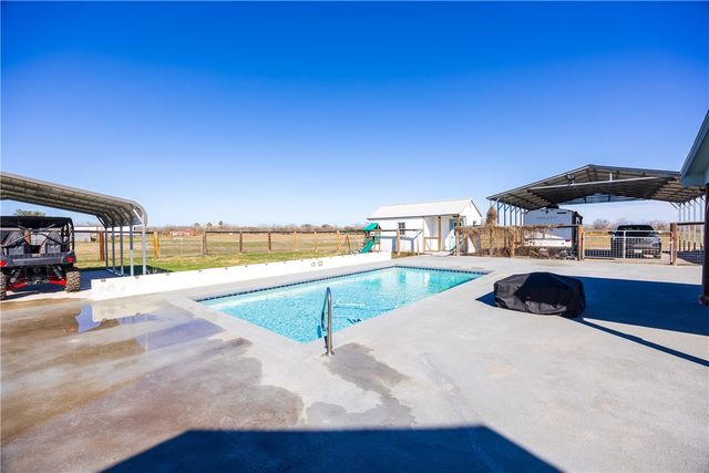 450 County Road 3073, Orange Grove, TX 78372