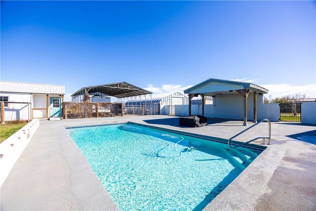 450 County Road 3073, Orange Grove, TX 78372