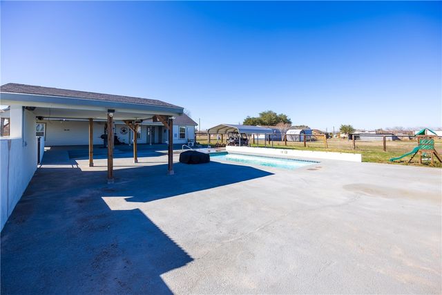 450 County Road 3073, Orange Grove, TX 78372