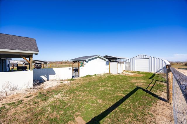 450 County Road 3073, Orange Grove, TX 78372