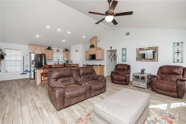450 County Road 3073, Orange Grove, TX 78372