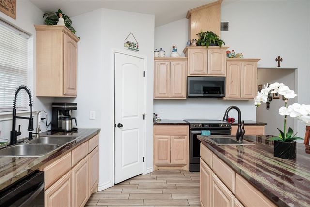 450 County Road 3073, Orange Grove, TX 78372