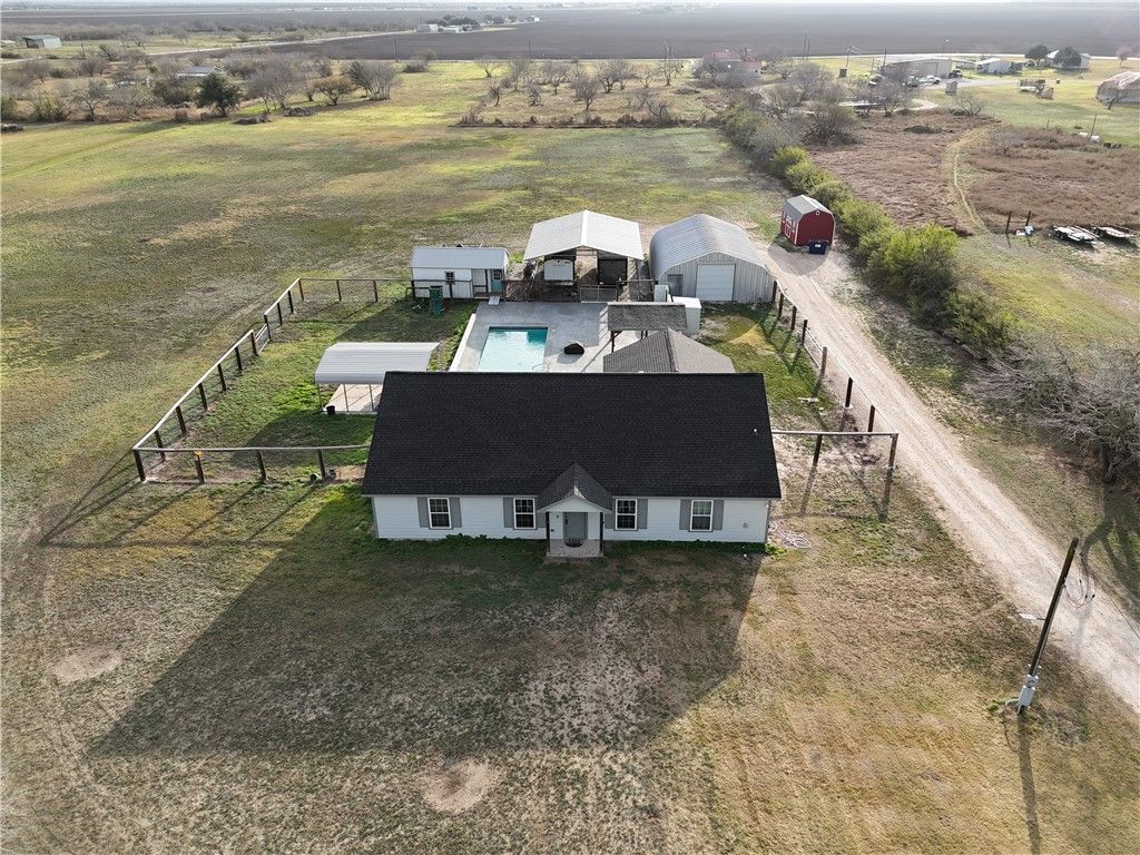 450 County Road 3073, Orange Grove, TX 78372