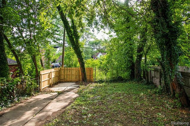 8087 Cloverlawn Street, Detroit, MI 48204