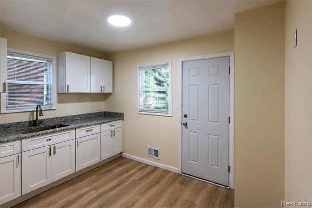 8087 Cloverlawn Street, Detroit, MI 48204