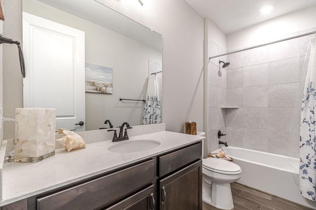 105 Pelican LN, San Marcos, TX 78666