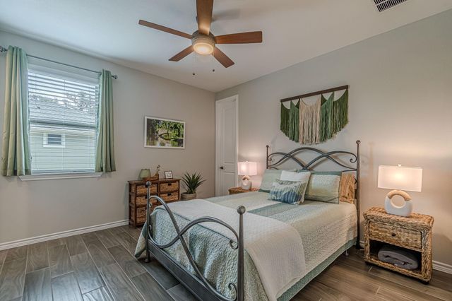 105 Pelican LN, San Marcos, TX 78666