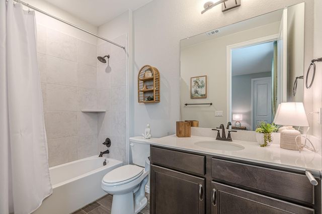 105 Pelican LN, San Marcos, TX 78666