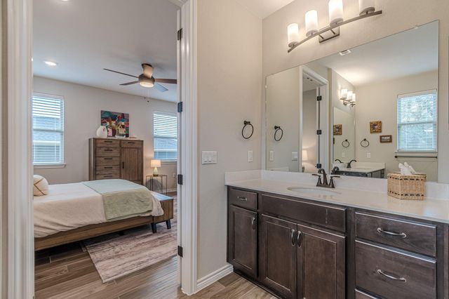 105 Pelican LN, San Marcos, TX 78666