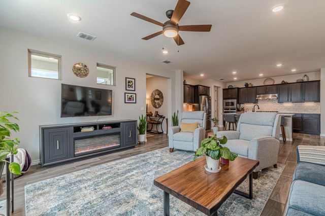 105 Pelican LN, San Marcos, TX 78666