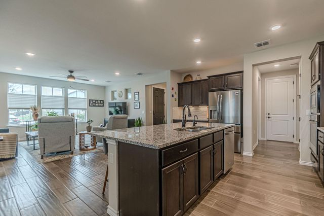 105 Pelican LN, San Marcos, TX 78666