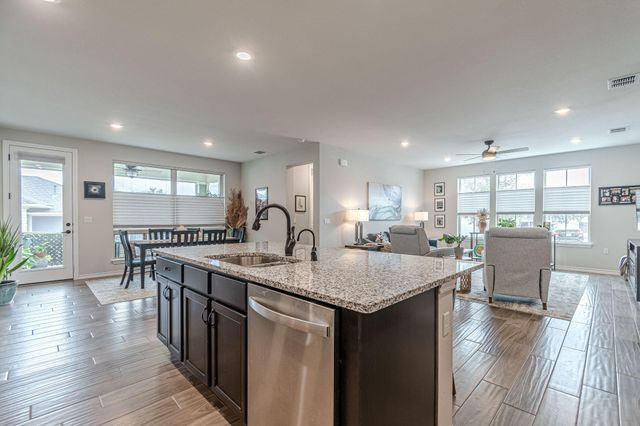 105 Pelican LN, San Marcos, TX 78666