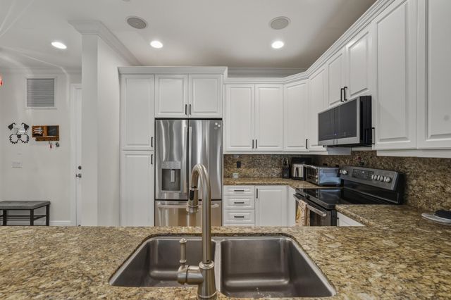 1709 NE 8th Street 1709, Fort Lauderdale, FL 33304