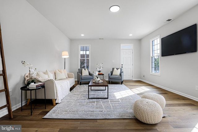 106 4TH AVE, Baltimore, MD 21227