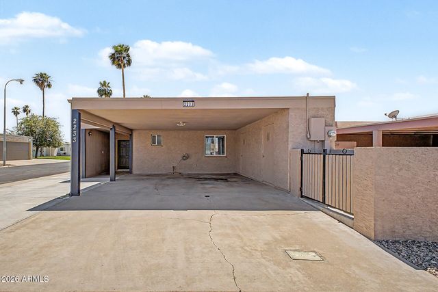 2233 N RECKER Road, Mesa, AZ 85215