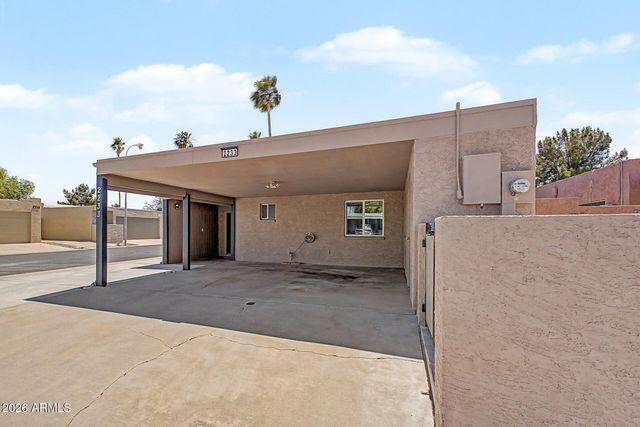 2233 N RECKER Road, Mesa, AZ 85215