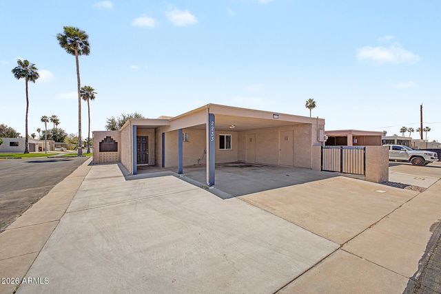 2233 N RECKER Road, Mesa, AZ 85215