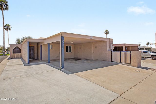 2233 N RECKER Road, Mesa, AZ 85215