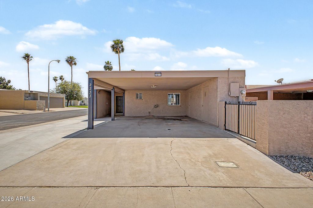 2233 N RECKER Road, Mesa, AZ 85215