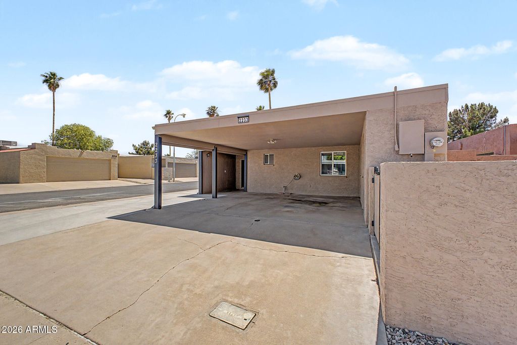 Image 3 of property listing at 2233 N RECKER Road, Mesa, AZ 85215