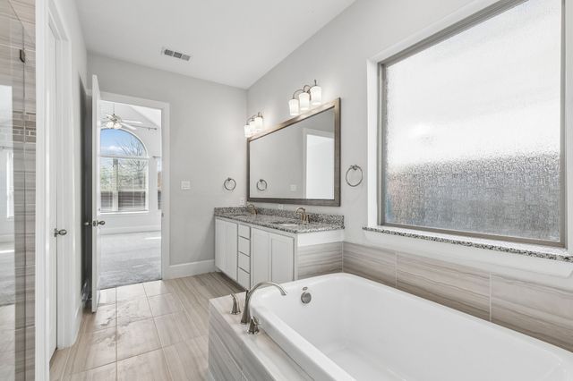 1908 Roundtree Circle E, Fort Worth, TX 76008