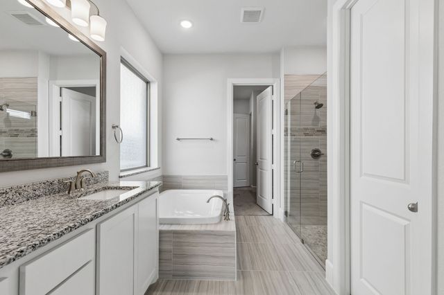 1908 Roundtree Circle E, Fort Worth, TX 76008