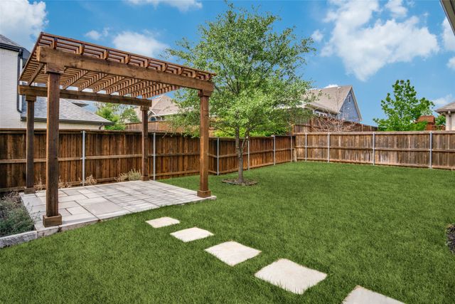 1908 Roundtree Circle E, Fort Worth, TX 76008