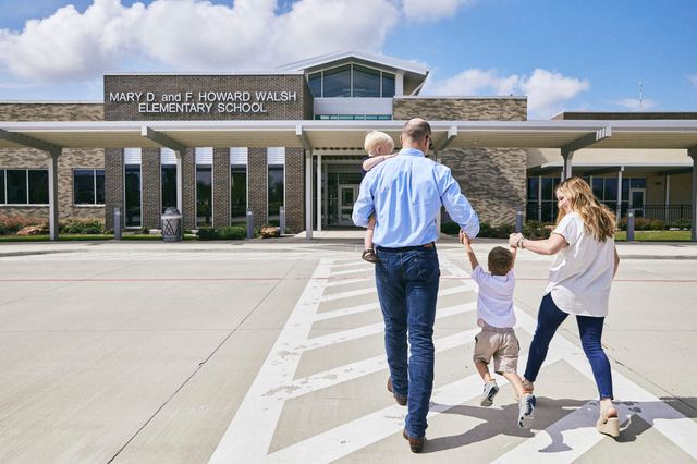 1908 Roundtree Circle E, Fort Worth, TX 76008