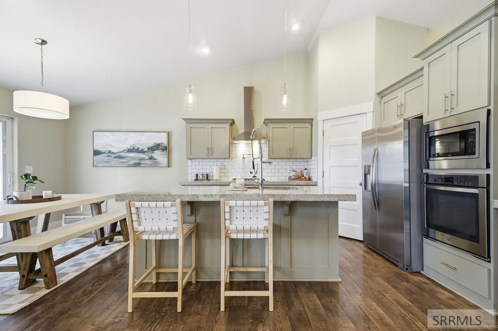 Image 12 of property listing at 5523 Lakefield Cir, Ammon, ID 83406