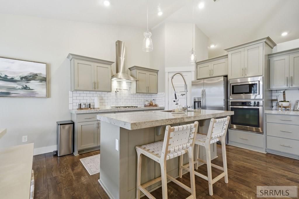 Image 15 of property listing at 5523 Lakefield Cir, Ammon, ID 83406