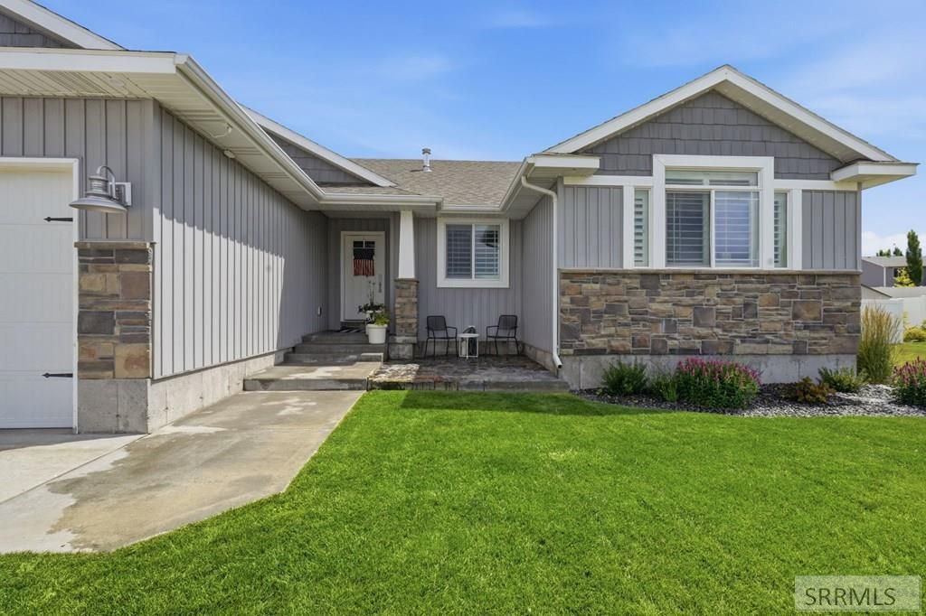 Image 2 of property listing at 5523 Lakefield Cir, Ammon, ID 83406
