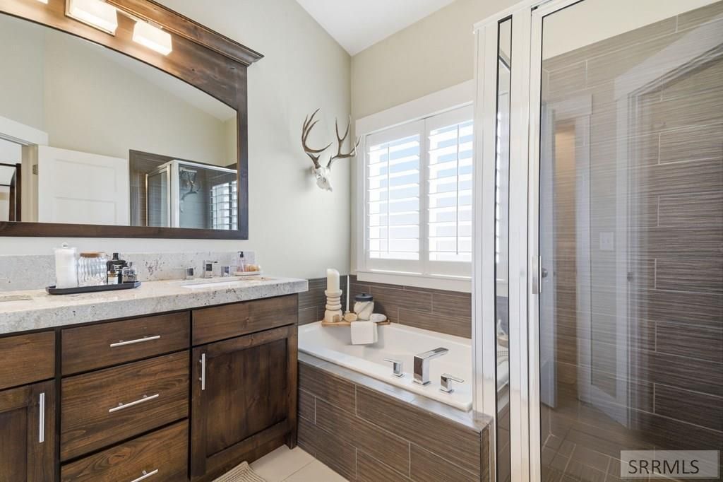 Image 24 of property listing at 5523 Lakefield Cir, Ammon, ID 83406