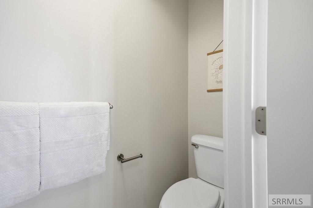 Image 25 of property listing at 5523 Lakefield Cir, Ammon, ID 83406