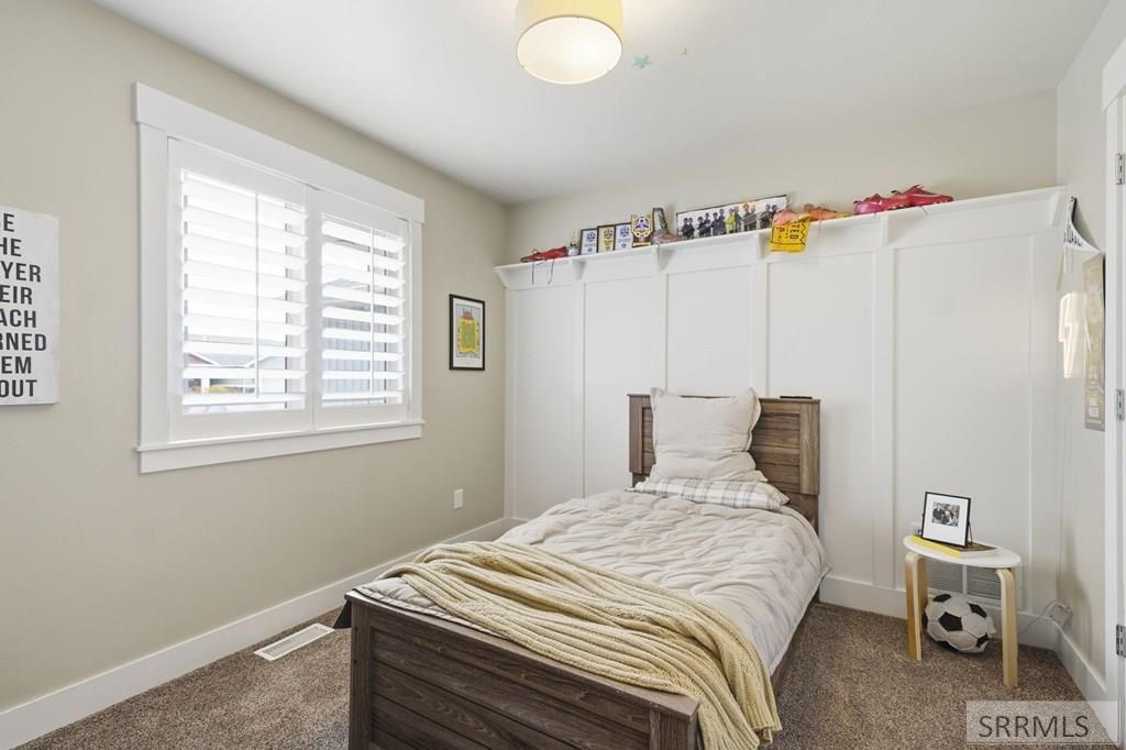 Image 28 of property listing at 5523 Lakefield Cir, Ammon, ID 83406