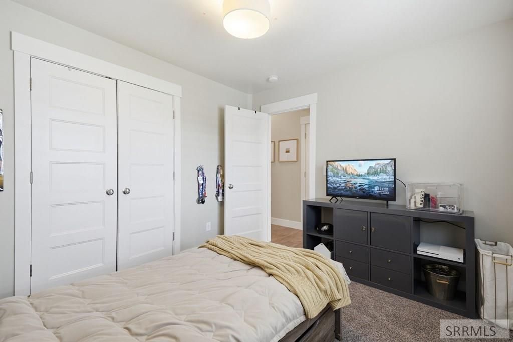 Image 29 of property listing at 5523 Lakefield Cir, Ammon, ID 83406
