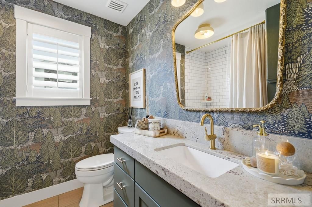 Image 30 of property listing at 5523 Lakefield Cir, Ammon, ID 83406