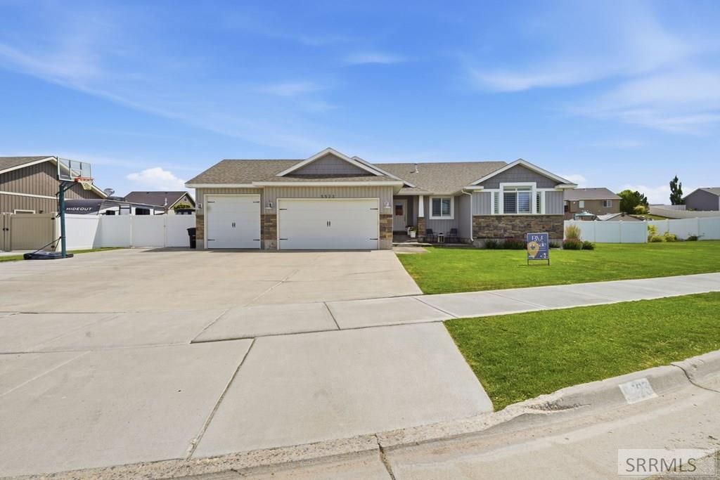 Image 61 of property listing at 5523 Lakefield Cir, Ammon, ID 83406