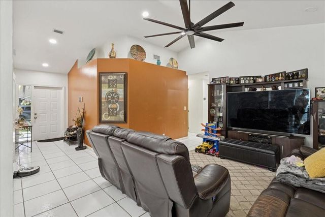 5150 NW 75th Avenue, Lauderhill, FL 33319